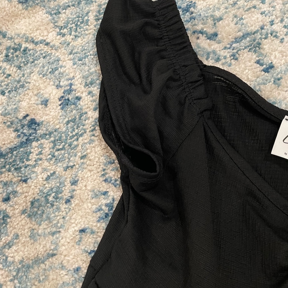 Black Ruffle Scrunched Top - Picture 2 of 5